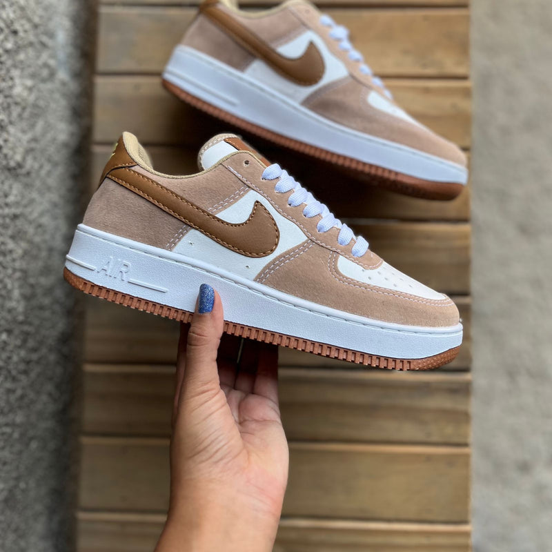 Tênis Nike Air Force 1 - Caramelo